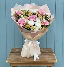 Букет цветов из:  Гвоздики, Орхидеи и Розы в Рогатой Балке