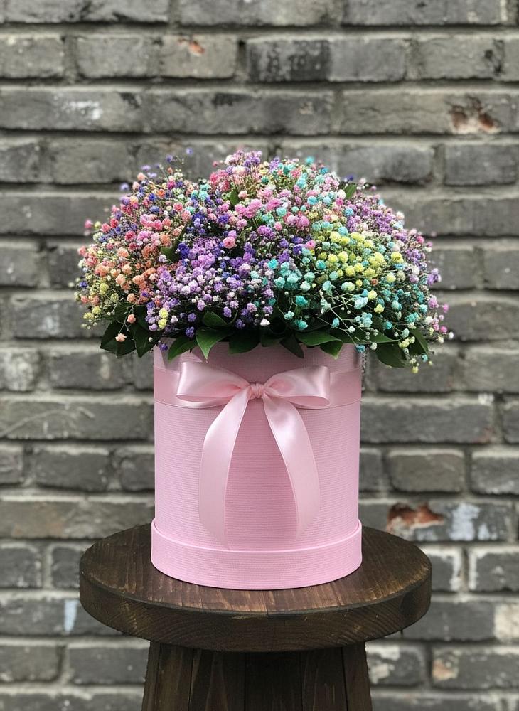 Цветочная композиция из Гипсофила и Розы в шляпной коробке в Рогатой Балке