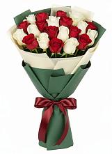 Букет Микс из красных и белых роз в Рогатой Балке