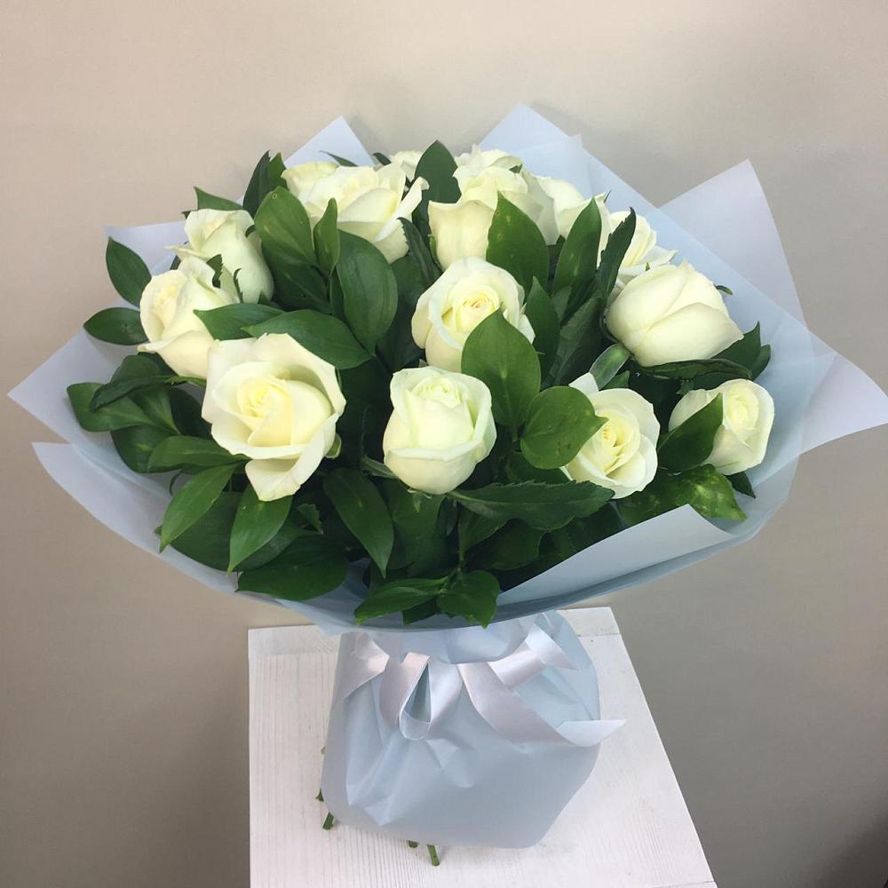Букет 15 Белых роз Проуд в Рогатой Балке