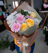 Букет цветов из:  Герберы, Розы и Хризантемы в Рогатой Балке