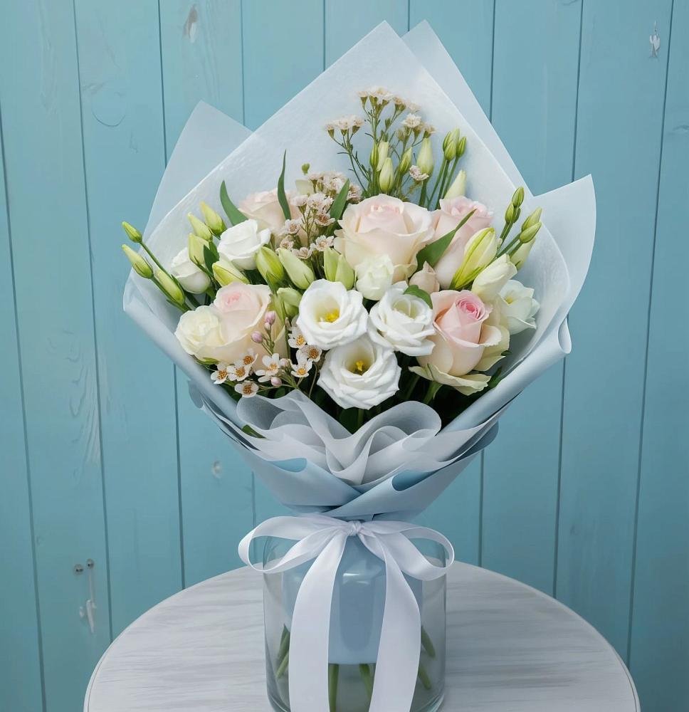 Букет цветов из: Розы и Лизиантусы в Рогатой Балке