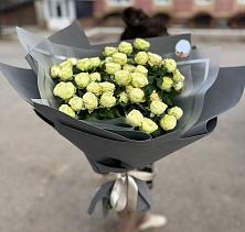 Букет Белые кустовые розы Солинеро в Рогатой Балке