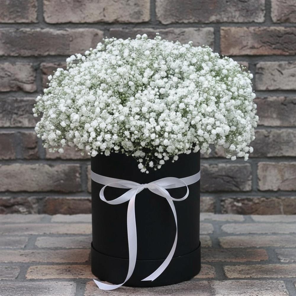 Цветочная композиция из Гипсофила в шляпной коробке в Рогатой Балке