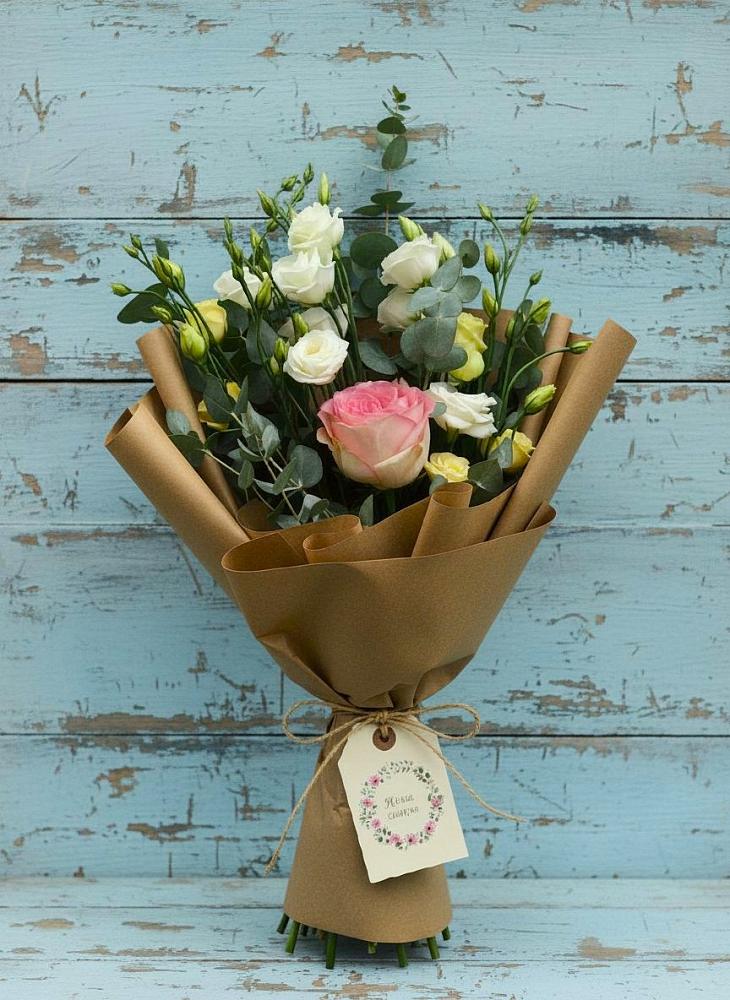 Букет цветов из: Розы и Лизиантусы в Рогатой Балке