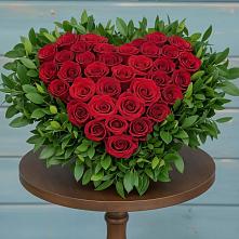 Цветочная композиция из Розы в виде сердца в Рогатой Балке