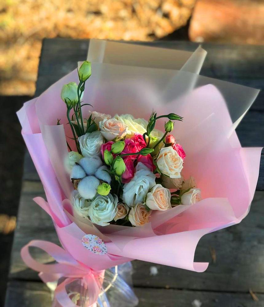 Букет цветов из: Розы и Лизиантусы в Рогатой Балке