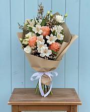 Букет цветов из:  Альстромерии, Лизиантусы, Розы и Хризантемы в Рогатой Балке