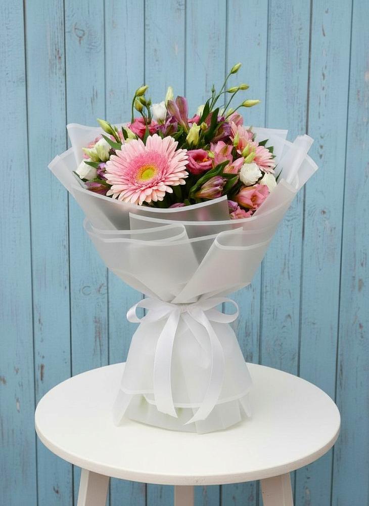 Букет цветов из: Герберы, Альстромерии и Лизиантусы в Рогатой Балке