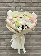 Букет цветов из:  Гвоздики, Розы, Лизиантусы и Хризантемы в Рогатой Балке