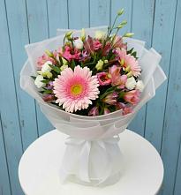 Букет цветов из:  Герберы, Альстромерии и Лизиантусы #REPLACE_PRED# Рогатой Балке