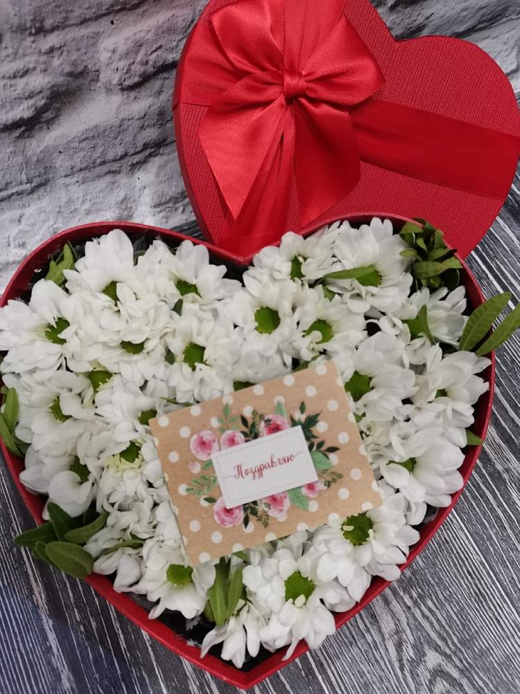 Цветочная композиция из Хризантемы в виде сердца в Рогатой Балке