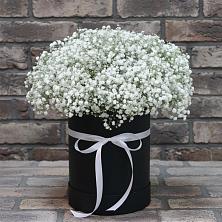 Цветочная композиция из Гипсофила в шляпной коробке в Рогатой Балке
