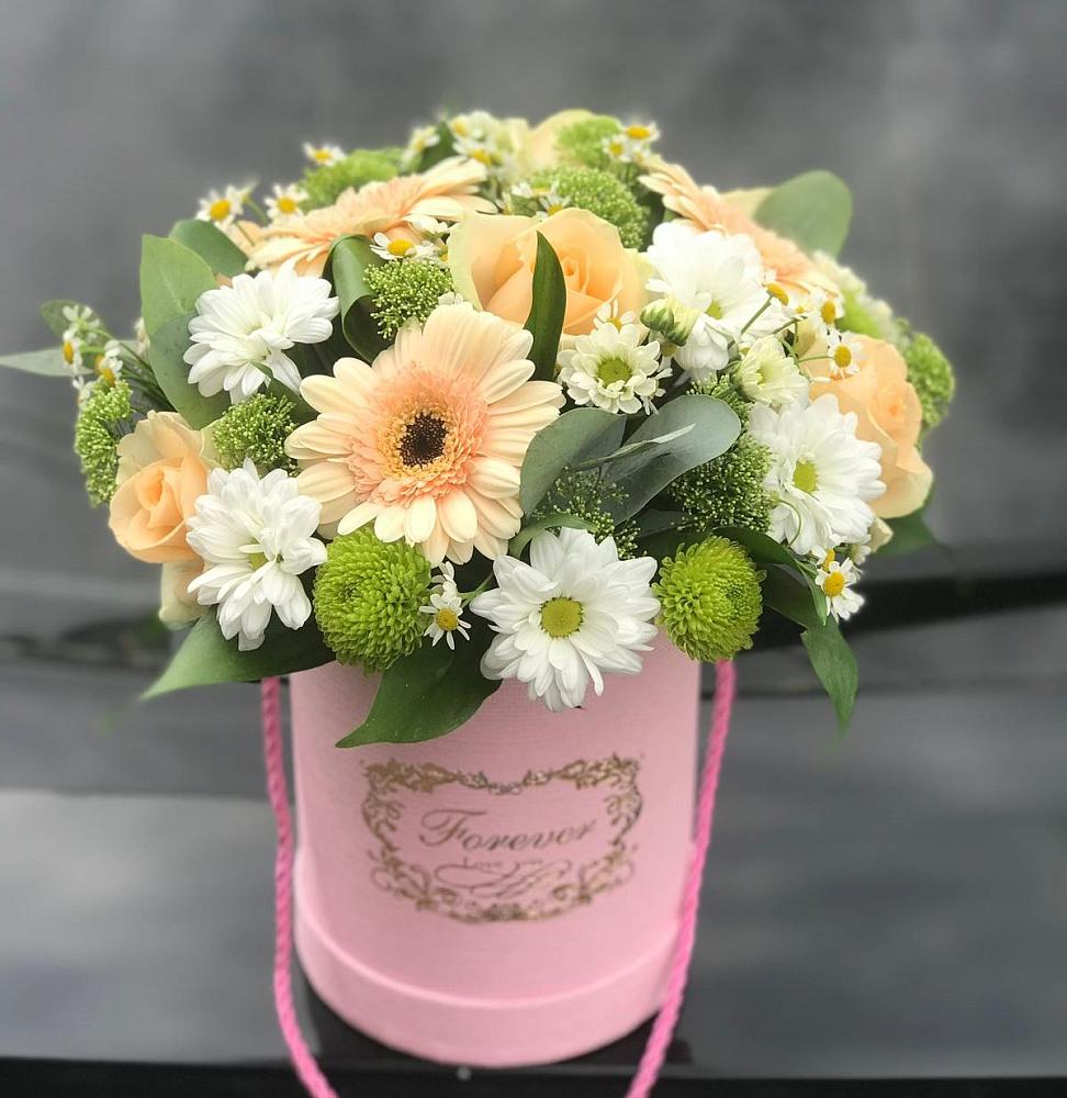 Цветочная композиция из Розы, Герберы и Хризантемы в шляпной коробке в Рогатой Балке