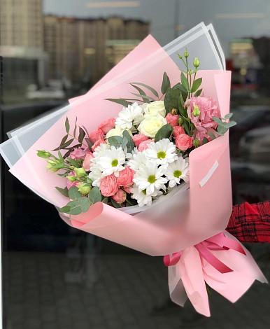 Букет цветов из: Розы, Лизиантусы и Хризантемы в Рогатой Балке